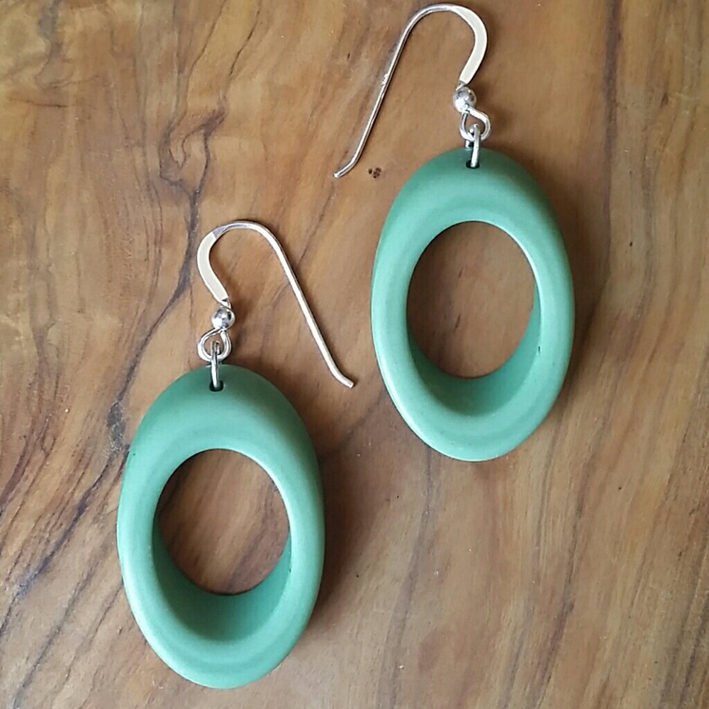 NWOT Green Oval Earrings